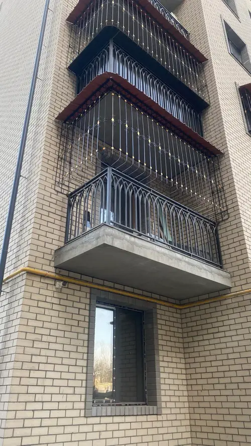 Toshkentda o'rnatilgan temir balkon panjarasi — ko'p qavatli balkon panjaralari, № 001